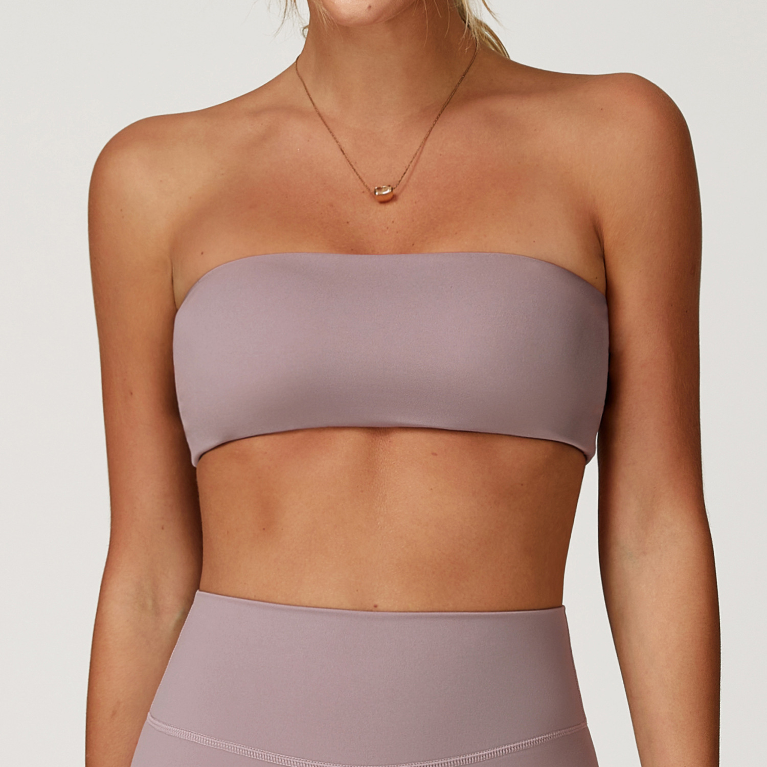 حمالة صدر رياضية نسائية بدون خ - مراجعة Base Layer Top وسعره